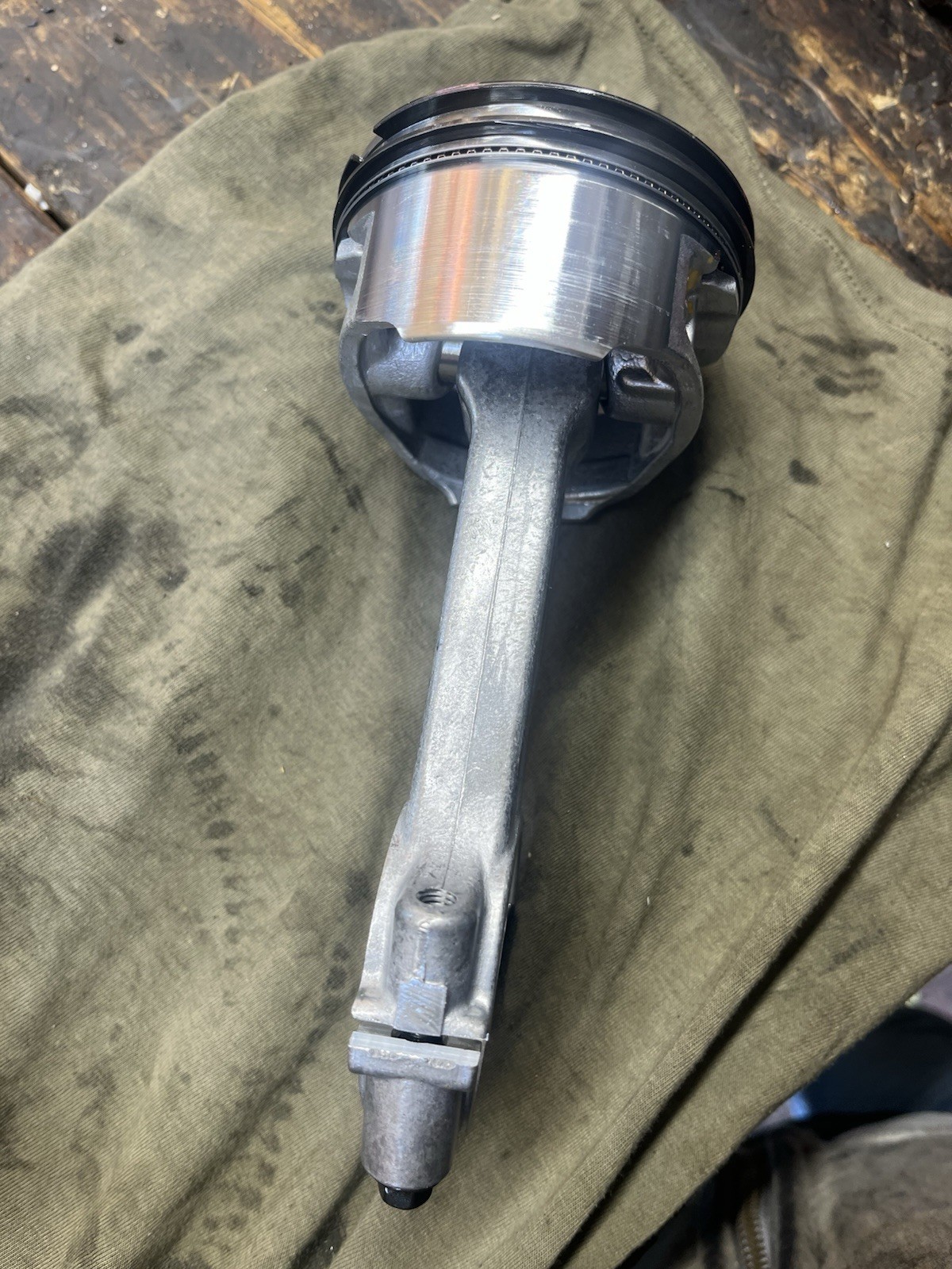 Briggs & Stratton Piston And Rod 25HP Connecting Rod Excellent Condition!