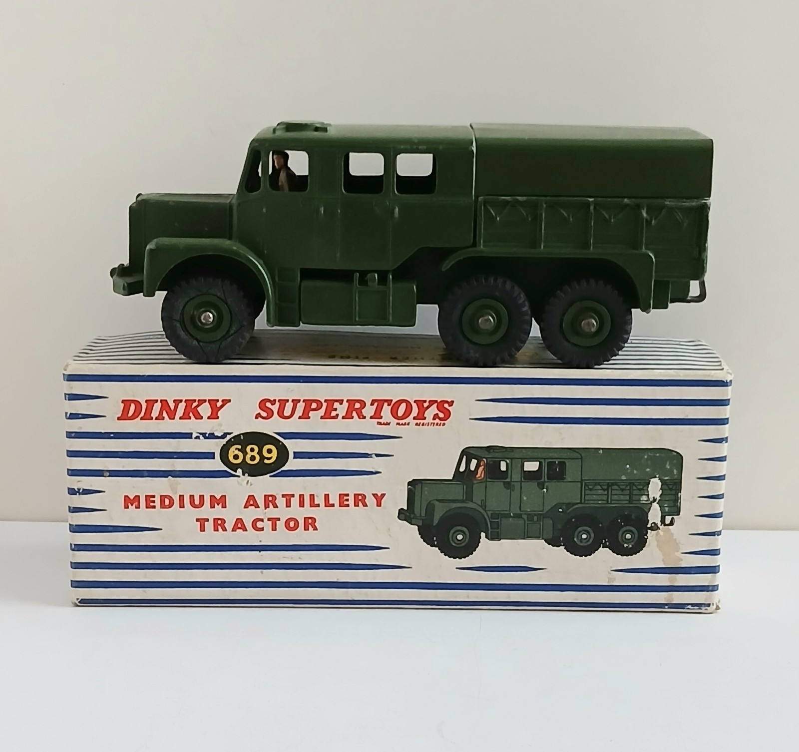 Dinky 689, Medium Artillery Tractor - Free Price Guide & Review