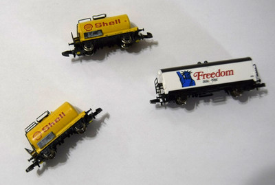 Marklin Z scale 2 Shell tank cars and 1 Freedom 1886 - 1986 Anniversary Car