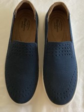 Dearfoams Soft slip-on loafers, fits women  s 9 / men  s 7.5   ready to wear