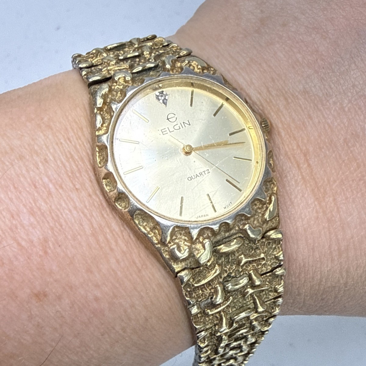 Vintage Elgin Quartz Gold Nugget Plated Diamond Chip Elegant  display picture 1