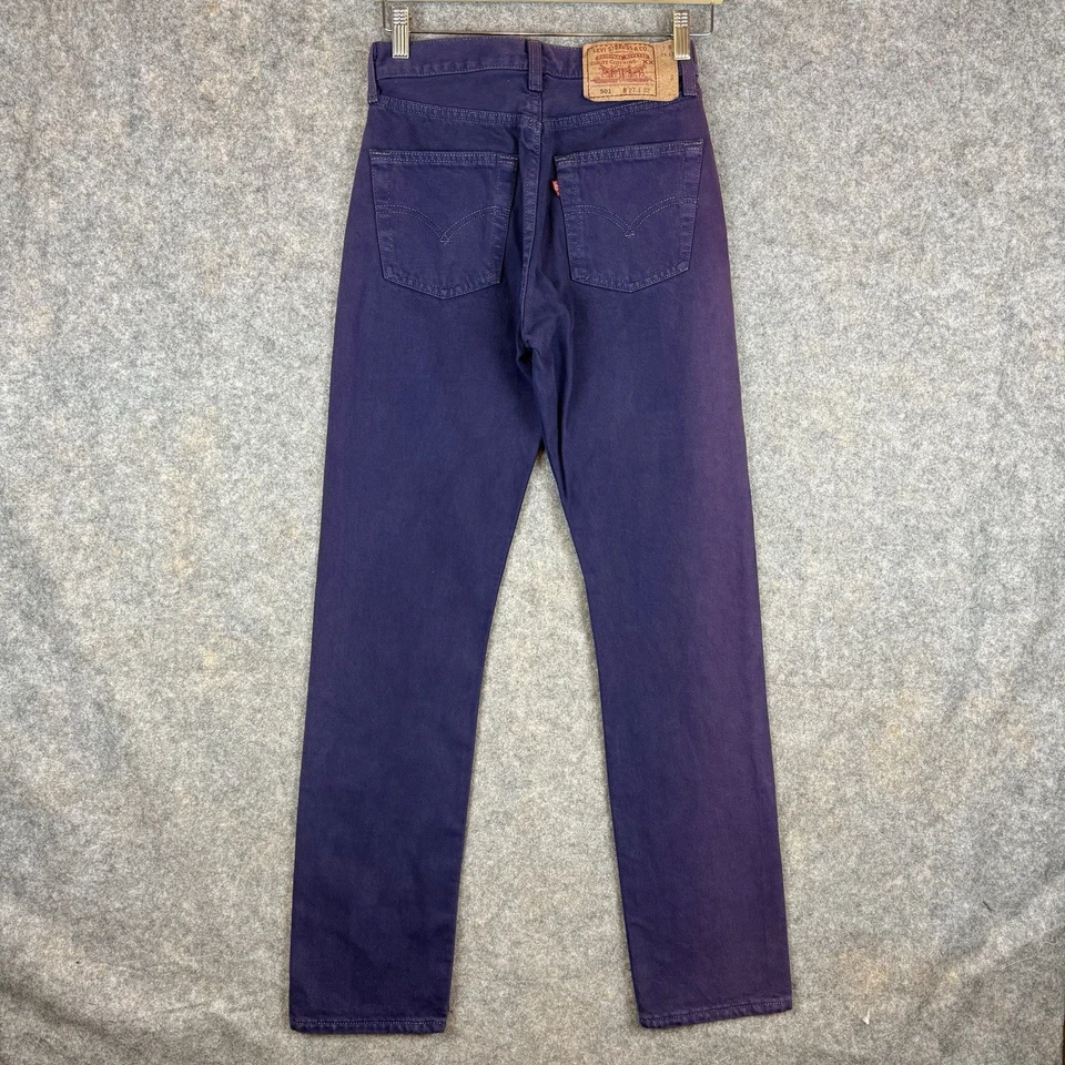 Pantalones de mezclilla vintage Levis 501 para mujer 27x32 púrpura botón recto mosca años 90 EE. UU. descoloridos Foto 2 de 4