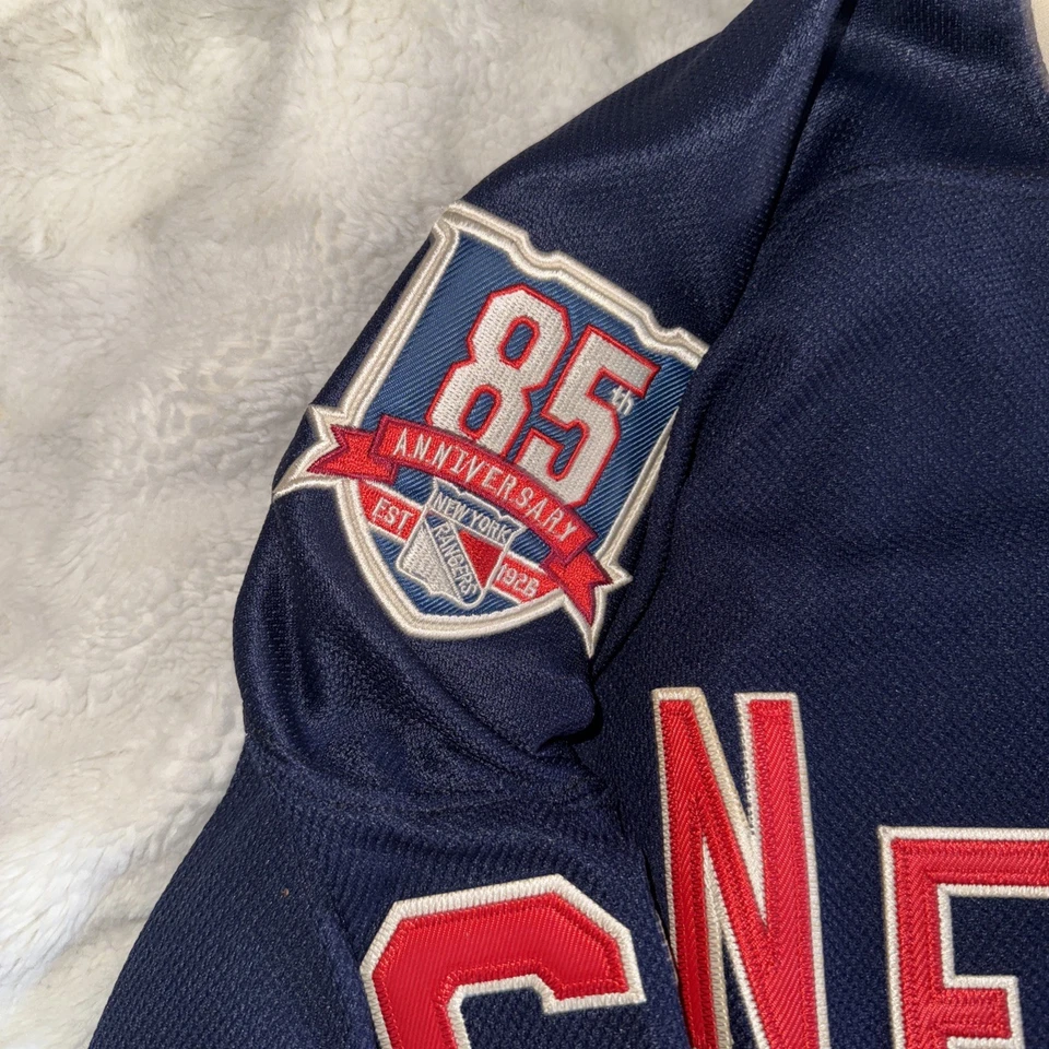 Camiseta 85 Aniversario New York Rangers Henrik Lundqvist Talla 52 Con Correa de Lucha Foto 2 de 4