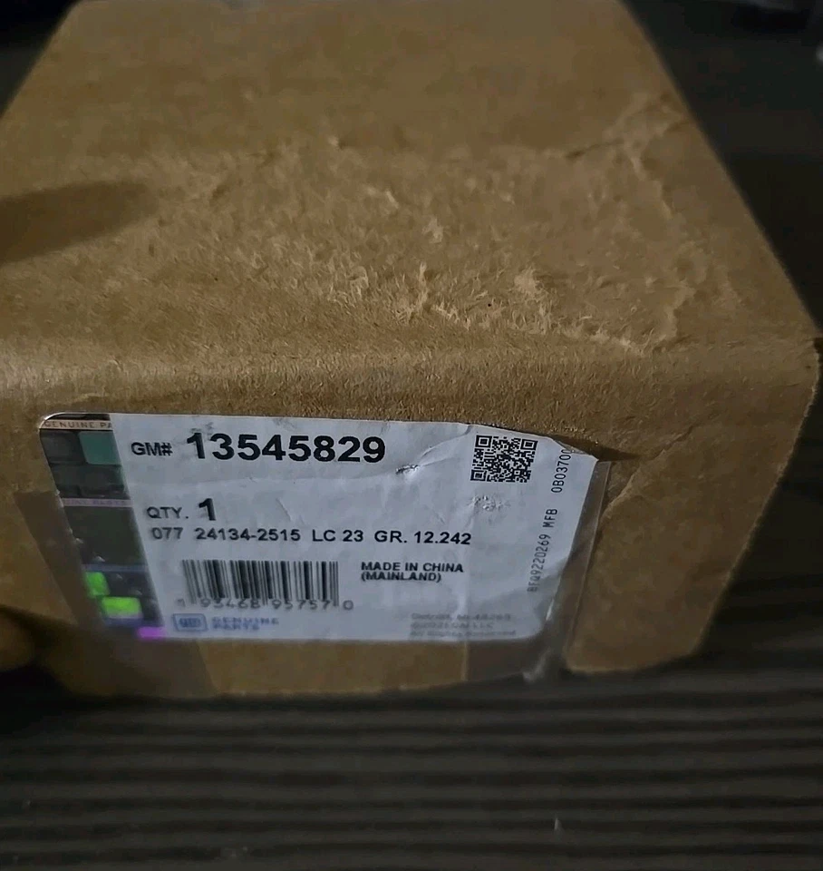 Actuador de cierre de cerradura de puerta trasera Chevrolet Trax 2024-2025 OEM Foto 3 de 3