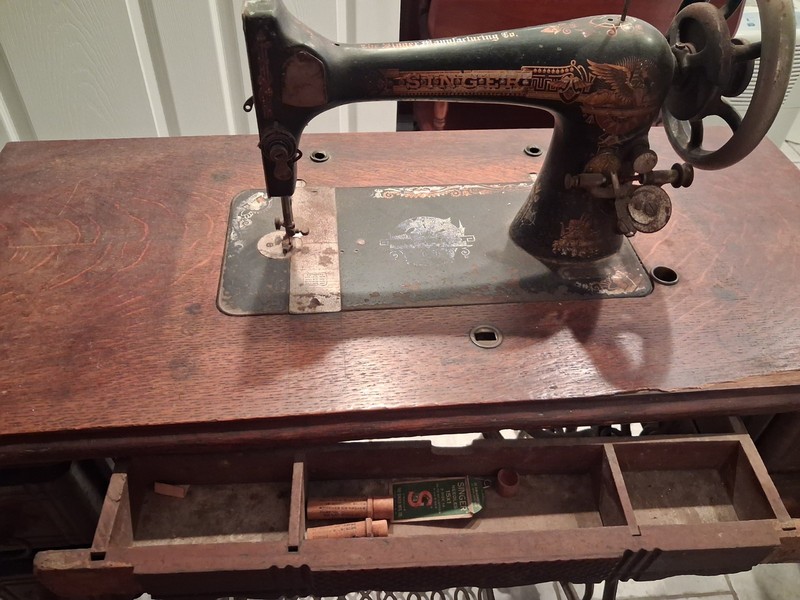 Singer Antique Original Treadle Sewing Machine with Table Pre-1930