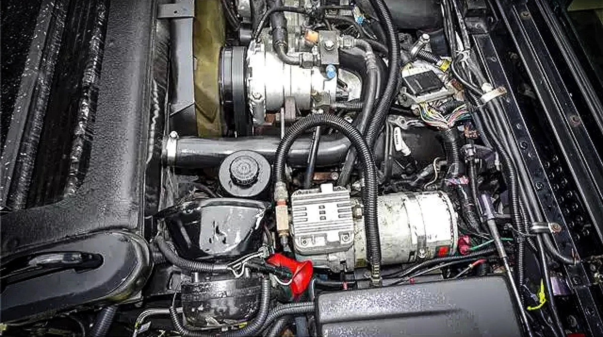 6.5-liter turbo-diesel V-8 engine