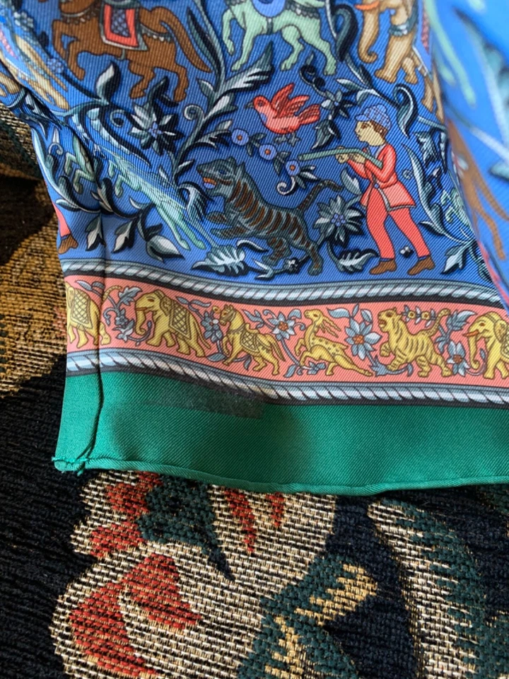 Mameluco Hermes de París a medida - Talla M - Creado con 2 bufandas Hermes azules y doradas Foto 3 de 4