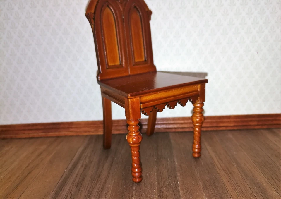 Silla miniatura casa de muñecas gótica estilo renacimiento Tudor acabado nogal escala 1:12 Foto 3 de 3