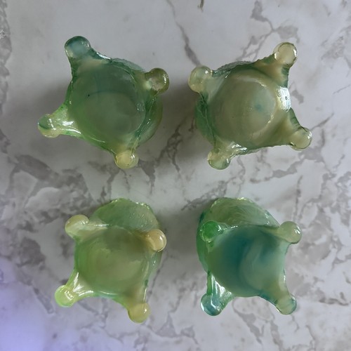 4x Uranium Glass Forget Me Not Toothpick Holder 3 Footed UV GLOWS Boyd? Cauldron - Picture 8 of 10