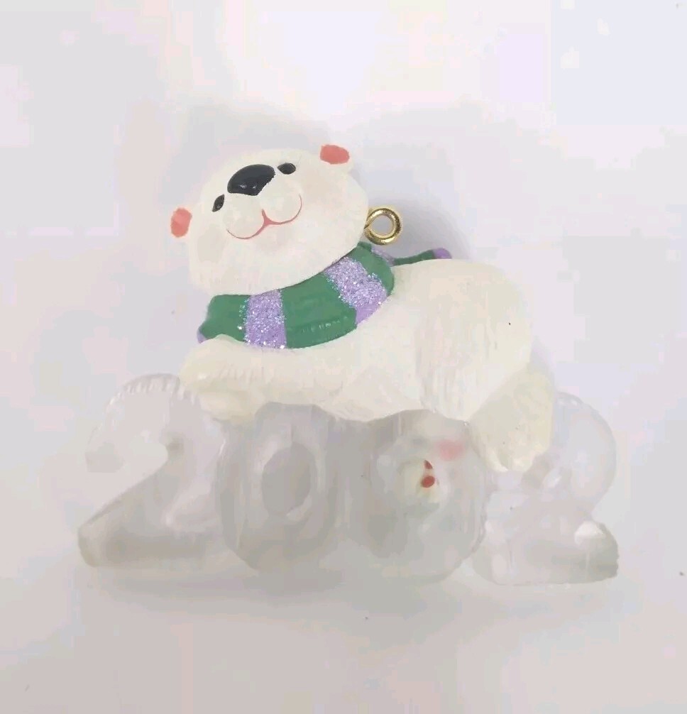 HALLMARK Keepsake Cool Decade Collectors Series Ornament 2002 Polar Bear EUC