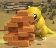 POKEMON Tomy SANDSHREW PLAYING HIDE and SEEK Figure Toy Takara