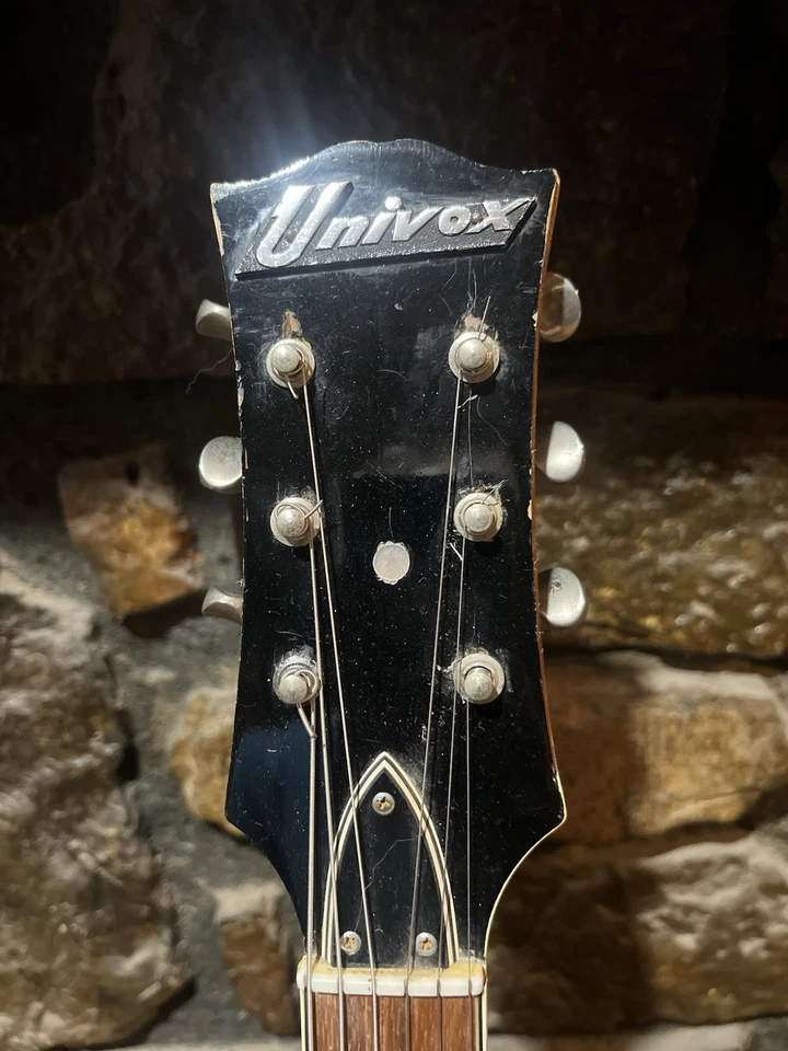 Электрогитара Univox Coily с Полым Корпусом, 2 Звукоснимателя, Red Starburst - Новые Струны - Изображение 3 из 4