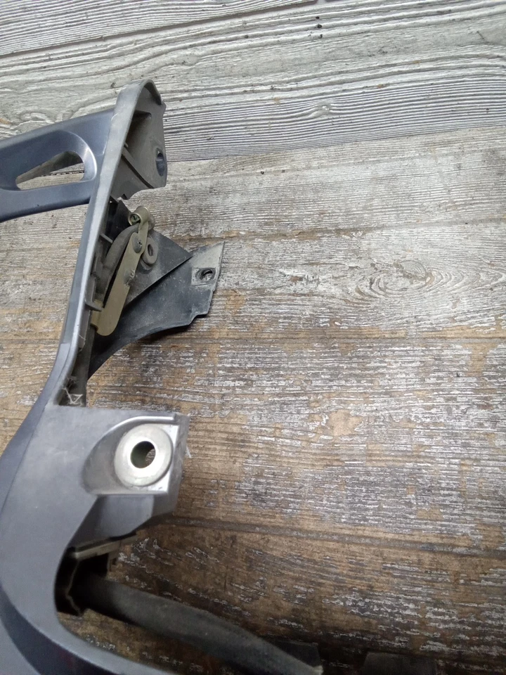 2005 05 2004-2010 Yamaha FZ6 Fazer 600 Rear Back Tail Light Grab Bar Assembly - Image 4 of 4