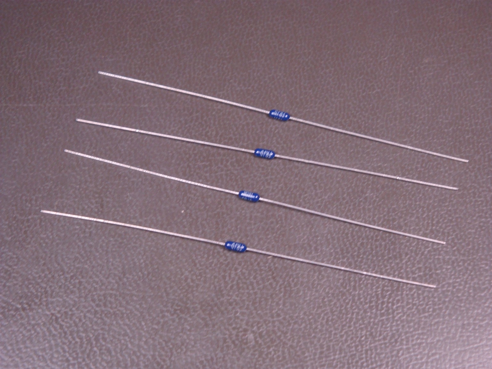 Eiechip 600 Pz/lotto 30 Valori Di 20pcs 1% 1/4 W Resistenza Pacchetto Resistore A Film Metallico Kit Utilizzare Un Anello Colorato Resistenza (10 Ohm - Foto 3