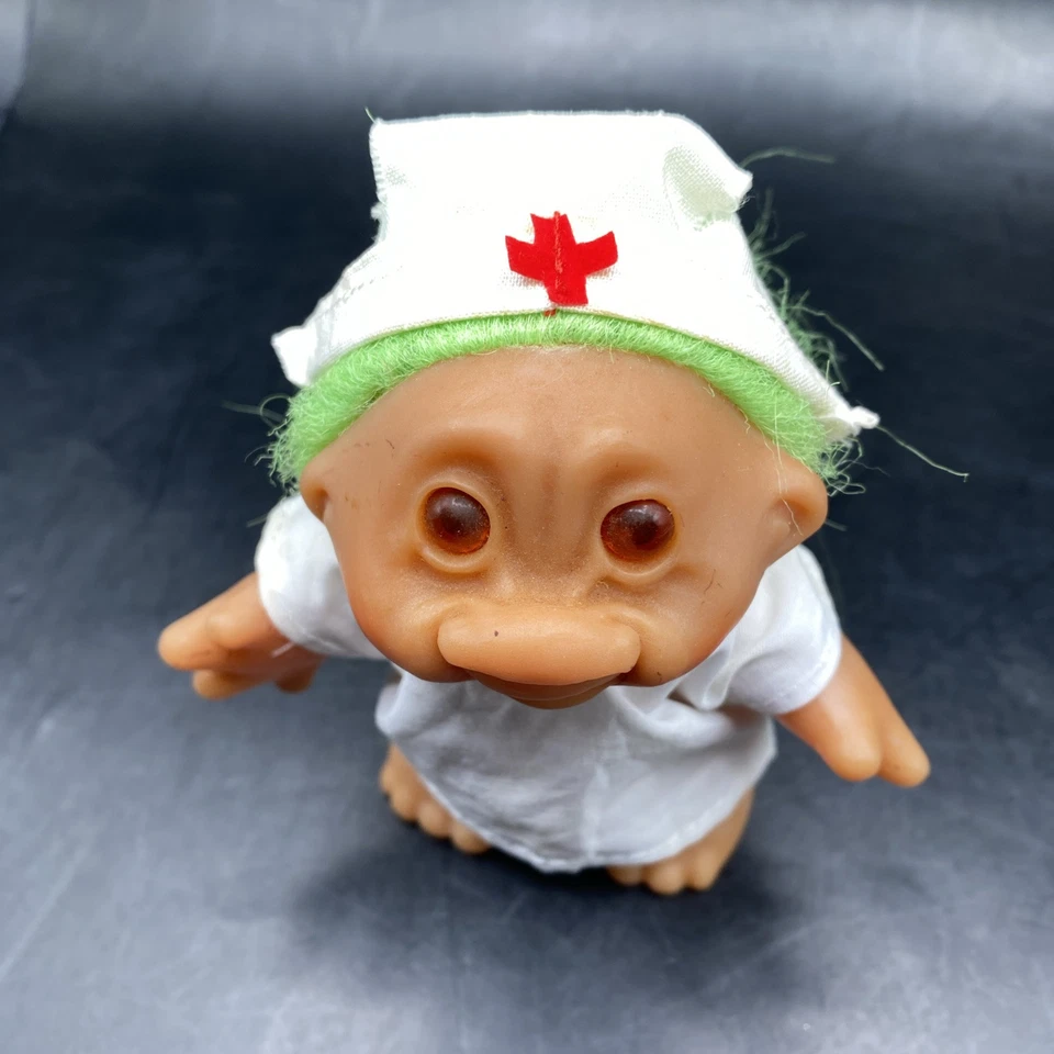 Винтажная кукла Dam Norfin Troll 5 дюймов Medical Doctor 1986 комплект медсестры шапка с зелеными волосами - Изображение 2 из 4