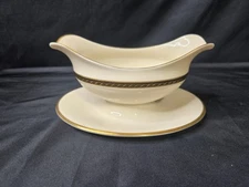 Lenox  Tyler Small Gravy Boat With Attached Underplate
