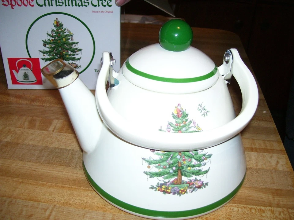 Spode Christmas Tree 2.5 Quart Tea Kettle in Box England - Image 3 of 3