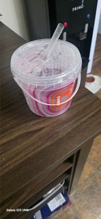 New Limited Edition Dunkin Iced Beverage Bucket 48oz with Lid and Straw