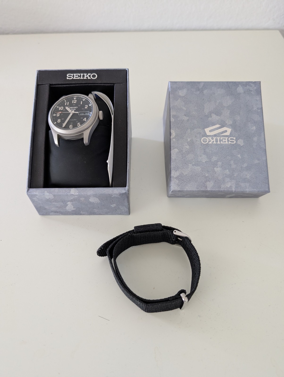 Dial SRPG37 Sports Black Automatic Nylon Strap 5 Seiko Men's Watch Men's Watch - vintagewatches.pk