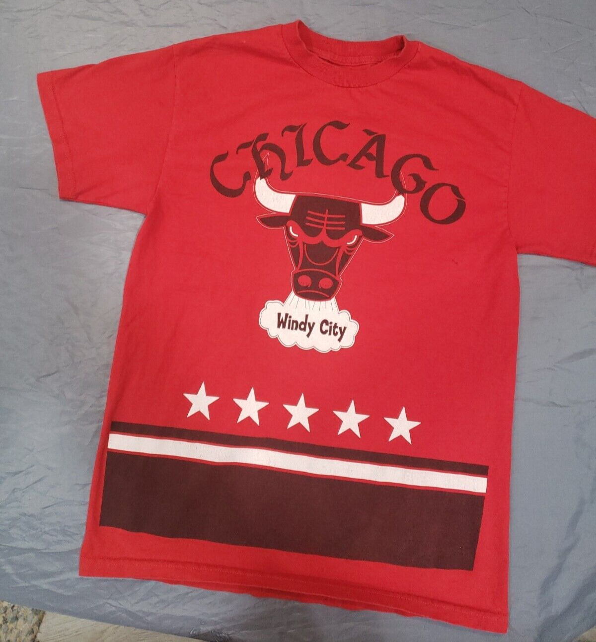 We Love Fine NBA Chicago Bulls  T-Shirt Men's Size M Red Bull Windy City