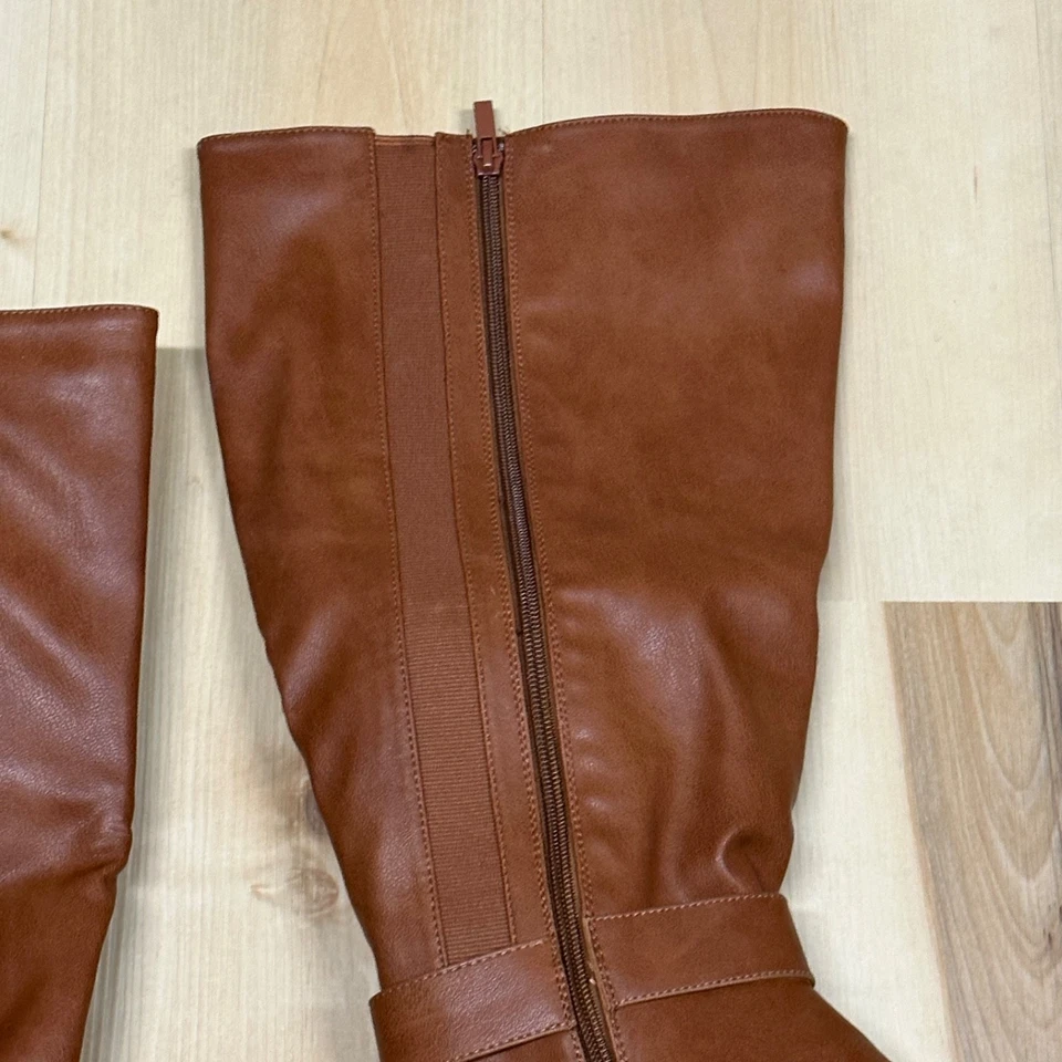 Botas para mujer talla 8 W marrón hasta la rodilla hebilla tachonada cremallera cuero sintético  Foto 4 de 4