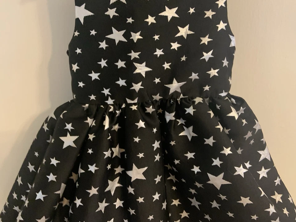 (全新无标签)H&M 女孩尺寸 1.5-2 岁黑色特殊场合银色星星连衣裙 — 第 4/4 张图片