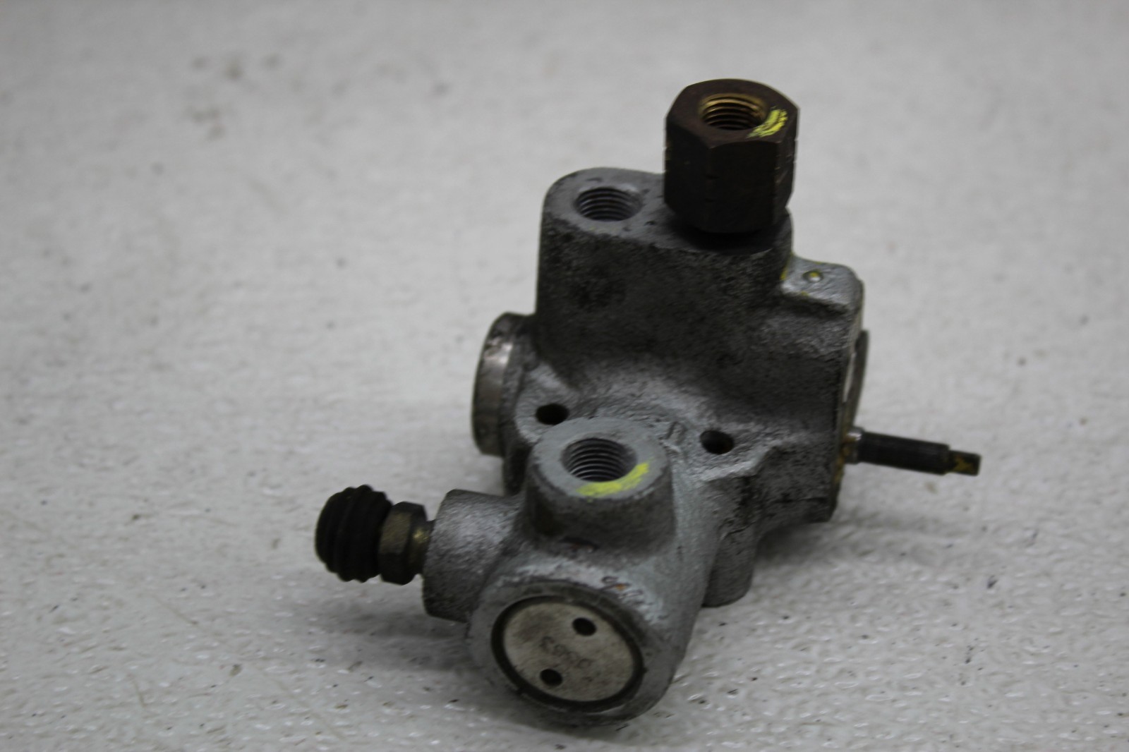 99-01 FERRARI 456 M REAR BACK SUSPENSION LEVELING VALVE