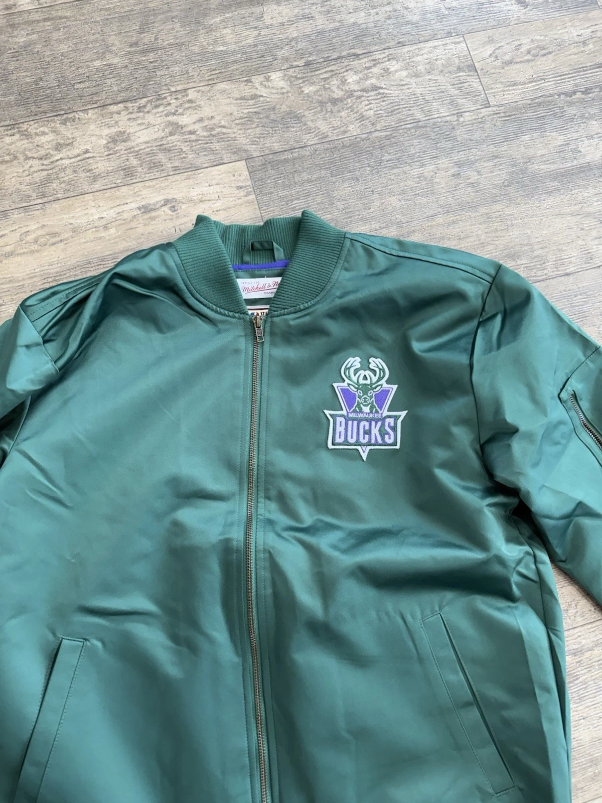 Milwaukee Bucks NBA Mitchell & Ness Zip Up Satin Style Jacket Men Size Medium - product detail image 4