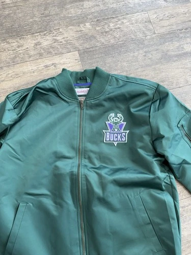 Milwaukee Bucks NBA Mitchell & Ness Zip Up Satin Style Jacket Men Size Medium  image 4
