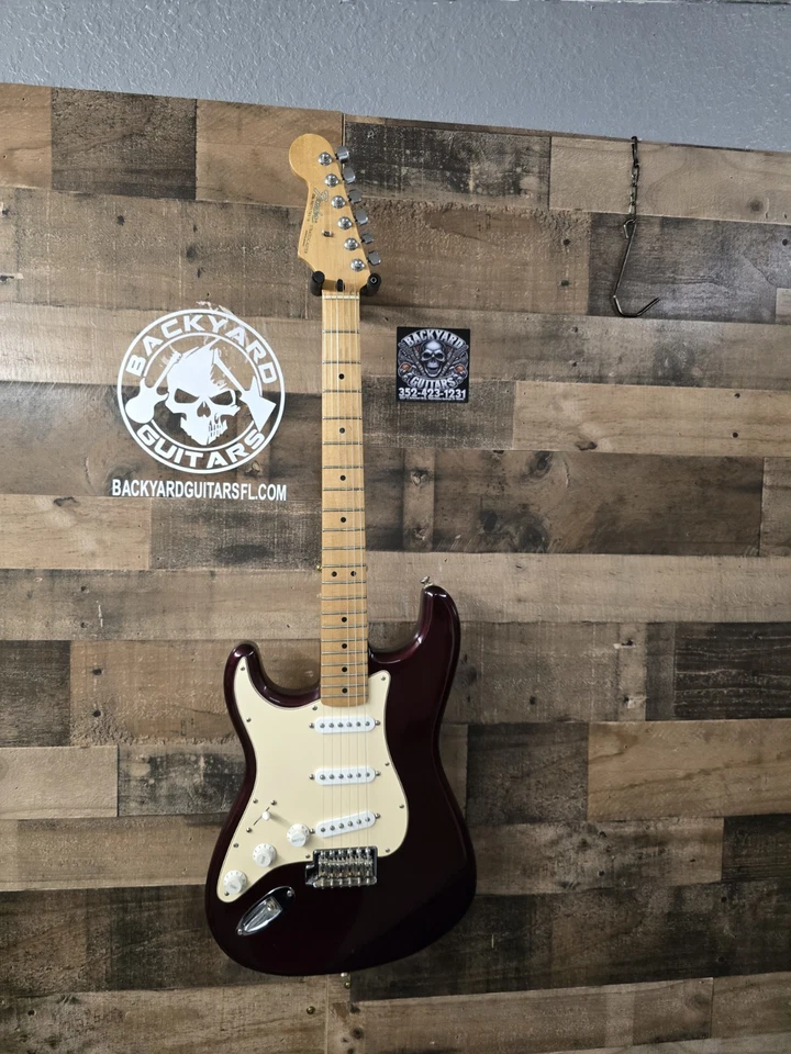 Lefty Fender Stratocaster made in Mexico 2005 Burgundy With Gig Bag Lefty - Image 2 of 4