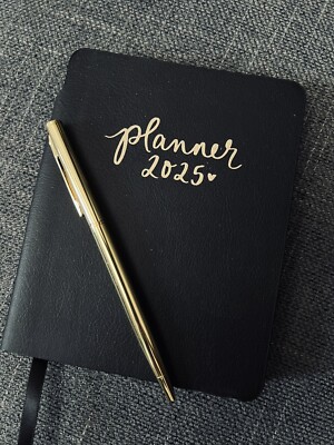 Jan 2025 to Dec 2025 Black Eccolo 12 Month Daily Planner With Gold Pen