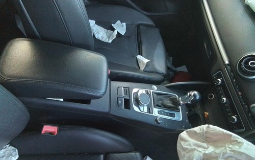 AUDI A3 CONSOLE - Picture 11 of 12
