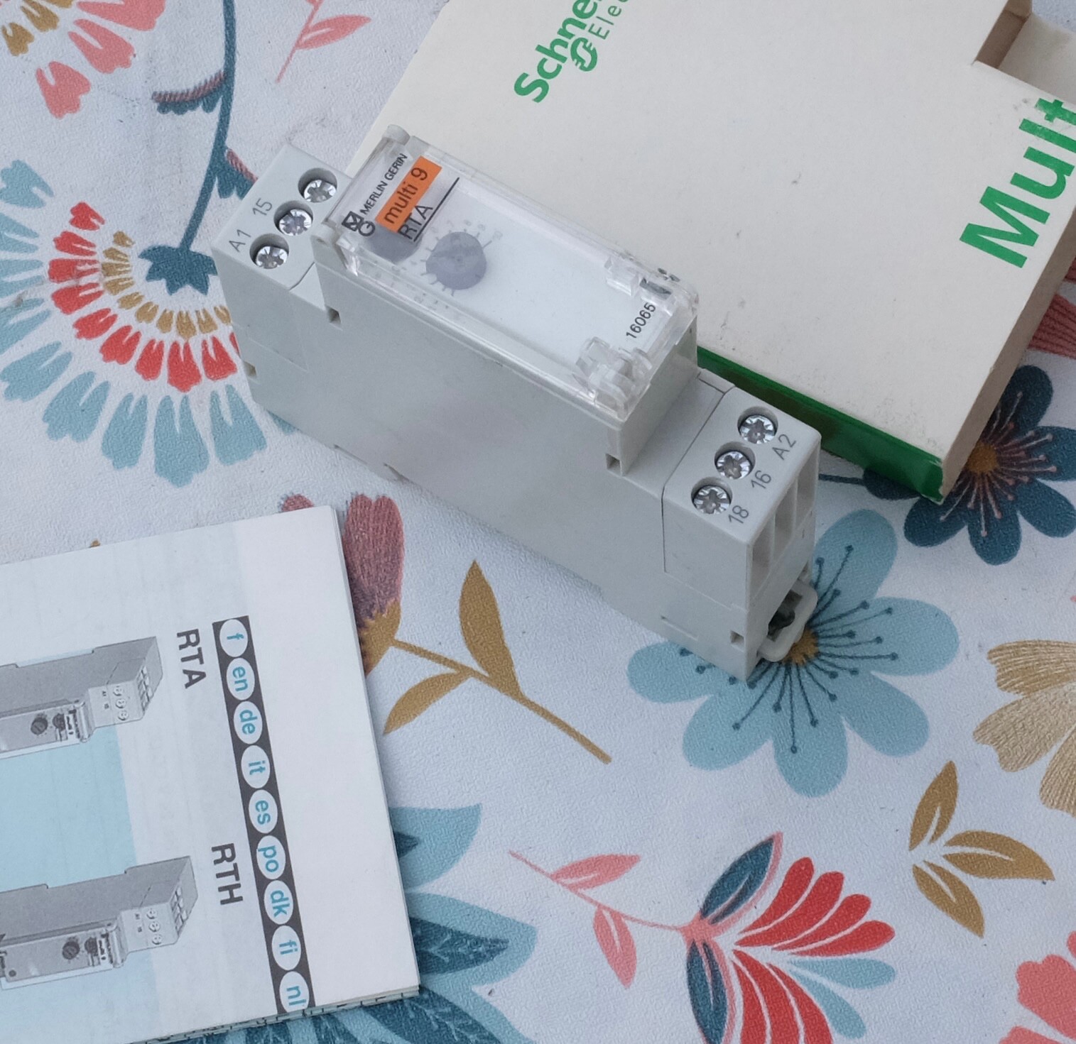 Relais temporisateur 24VDC Merlin Gerin 16065 pour retarder coupure électrique