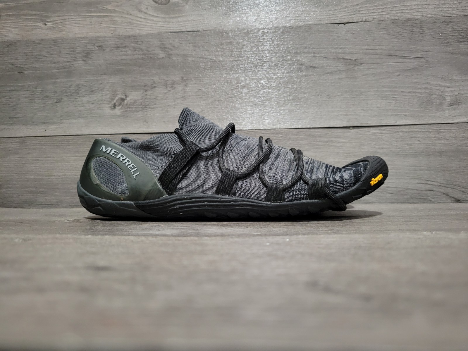 Merrell Hombre Vapor Glove 4 3D Talla 11.5 Carbón Zapatos de Fitness Negro Gris