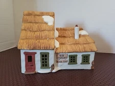 Dept 56 #6500-5 The Cottage Of Bob Cratchit and Tiny Tim, Heritage Village