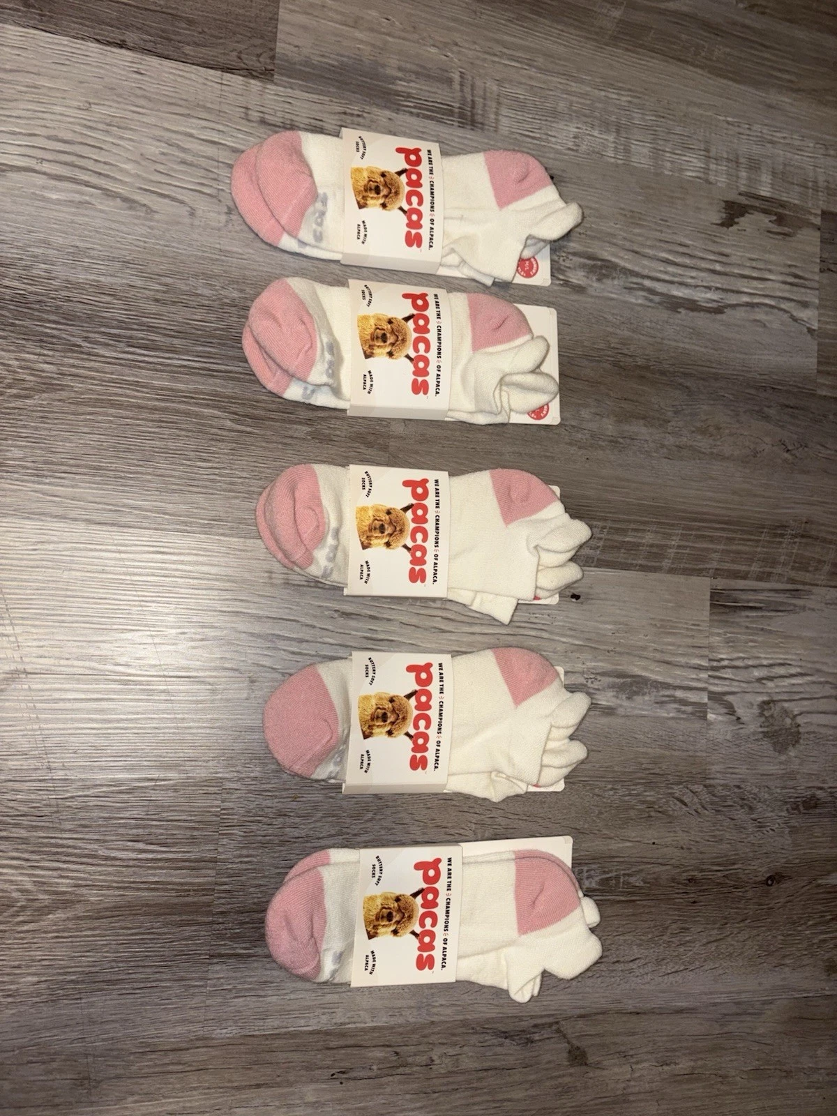 Women’s Low Cut Pacas Socks Medium/Large White Pink