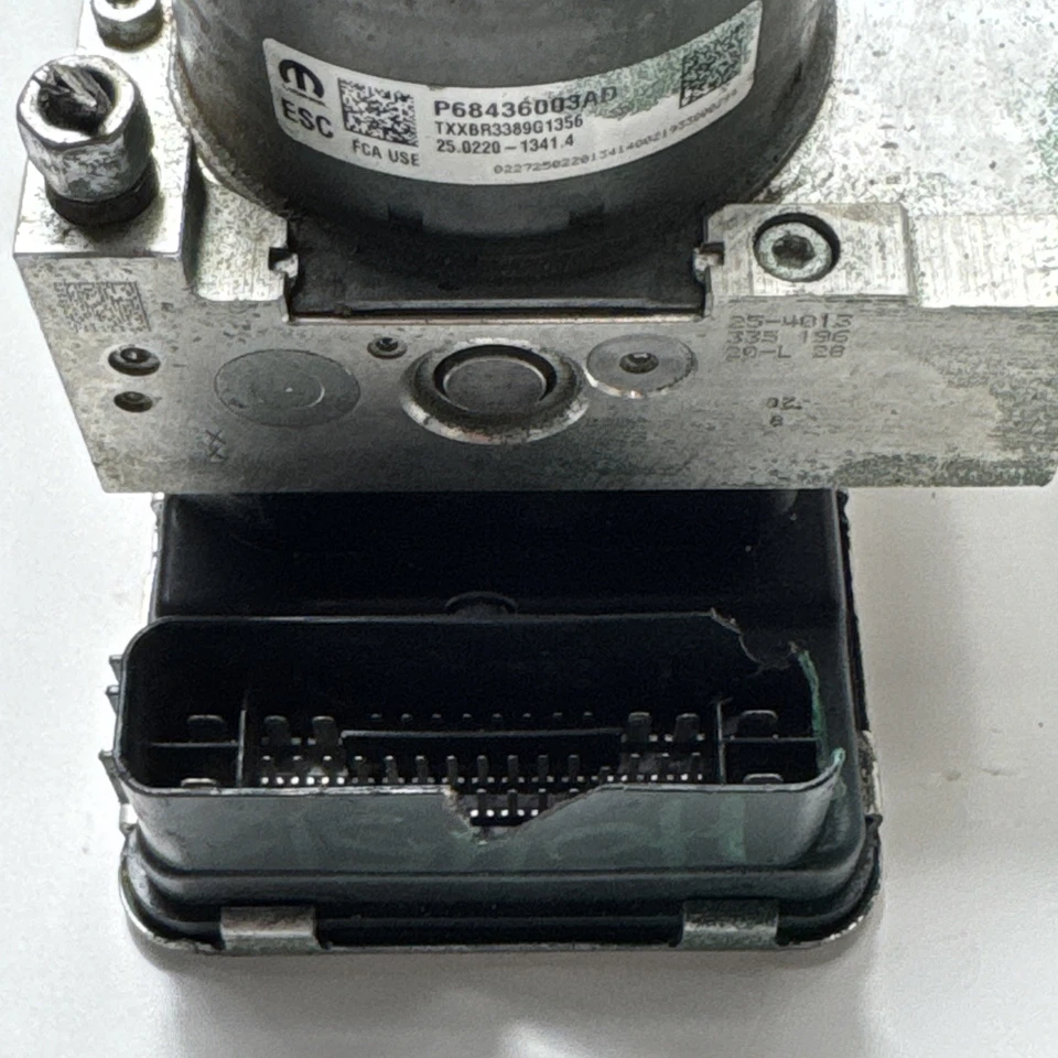 2019 - 2023 Dodge Ram 1500 ABS módulo bomba de freio antibloqueio OEM P68436003AD *NOTA - Imagem 3 de 4