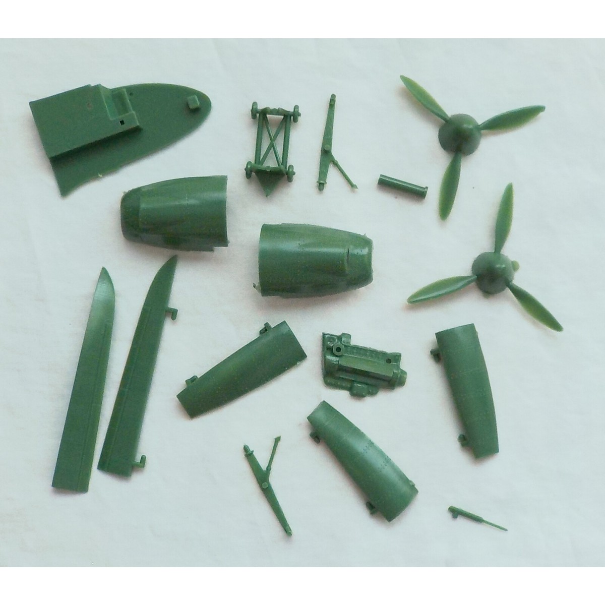 Lindberg Heinkel He-111 Blitz Bomber 1:64 580 Model Kit 1967