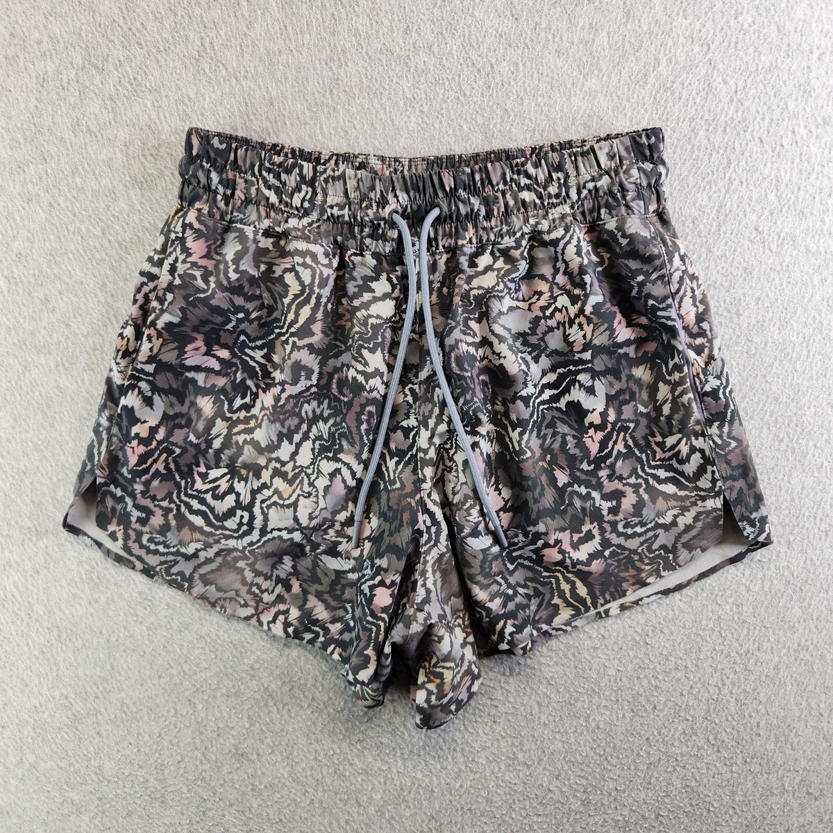Athleta Shorts Womens XS Gray Animal Print Crossroads Distance Trail Running