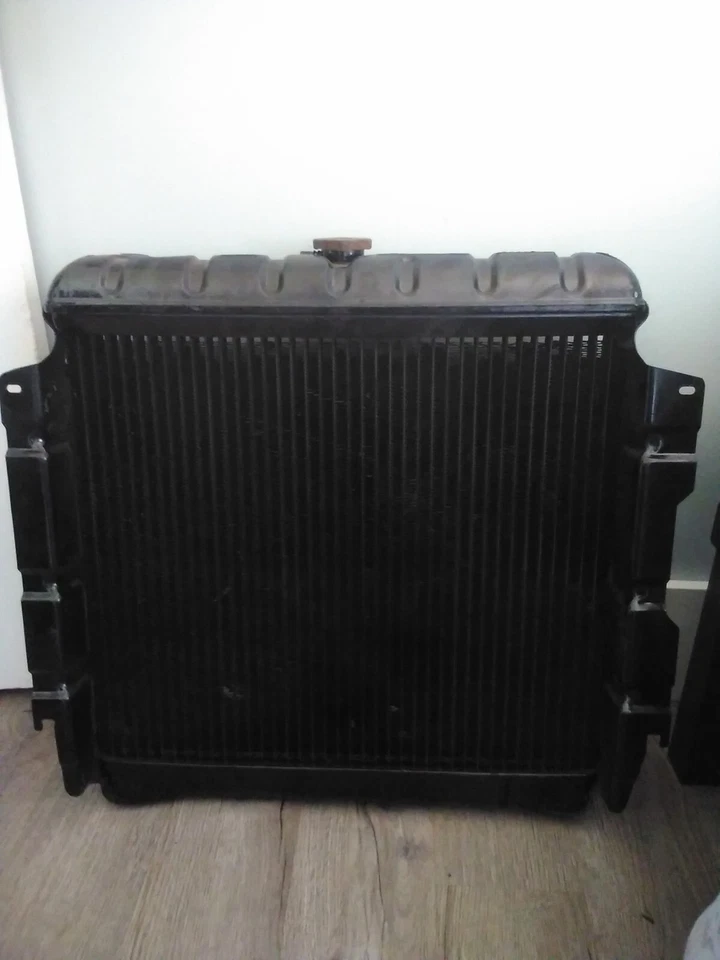 Plymouth 1968 radiador VIP restaurado Foto 4 de 4