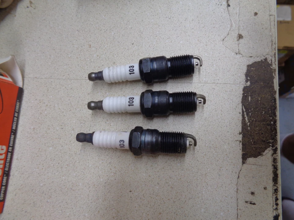 3 bujías Autolite 103 Pontiac G8 GMC Chevy Truck Camaro 97 2007 Corvette Foto 3 de 4