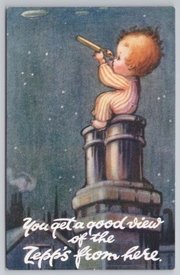 Kind aus der Ära des Ersten Weltkriegs auf Schornstein ''Von hier aus bekommen Sie einen guten Blick auf die Zepp's''