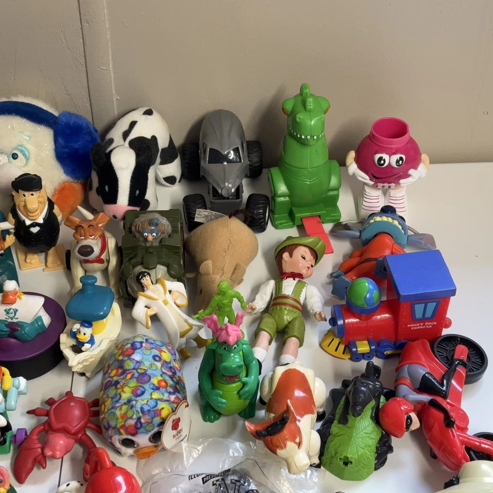 Huge Vintage To Modern Toy Lot 81 Mix Clifford Aladdin Pocahontas Fred Flinstone - Image 2 of 4