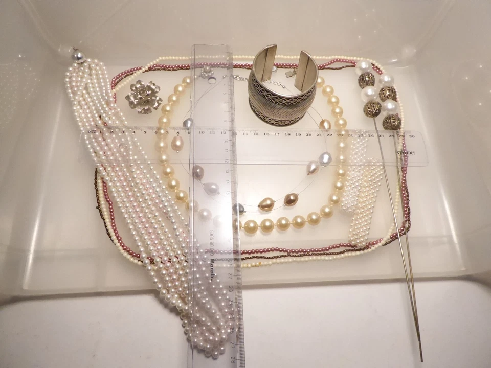 Konvolut Schmuck Kunstperlen Ketten Hutnadeln Brosche Armreifen Metall Glas 302g - Bild 2 von 4