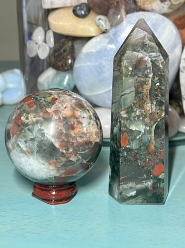 Ensemble sphère et tour de pierres de sang africaines cristal - Photo 1 sur 4