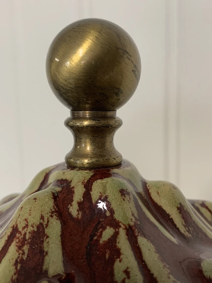 Decoração de cerâmica multicolorida máxima 16,5”T x 8”L x 8”D acabamento de latão antigo - Imagem 4 de 4