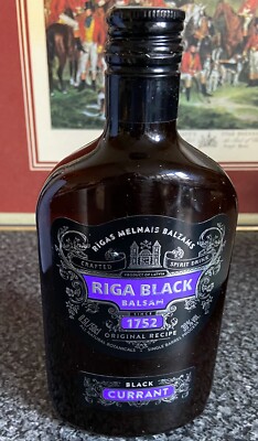 Riga, schwarze Balsam leere Plastikflasche 0,5