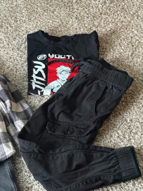 kids clothes for boys size 7-8 used 5 unite  thumbnail 8