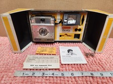 VTG Kodak Brownie Fiesta Camera Outfit w/ Original Box  Extra Bulbs ESTATE