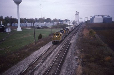 Original slide ATSF SD40-2 5212 East at Ransom, IL in October 1996